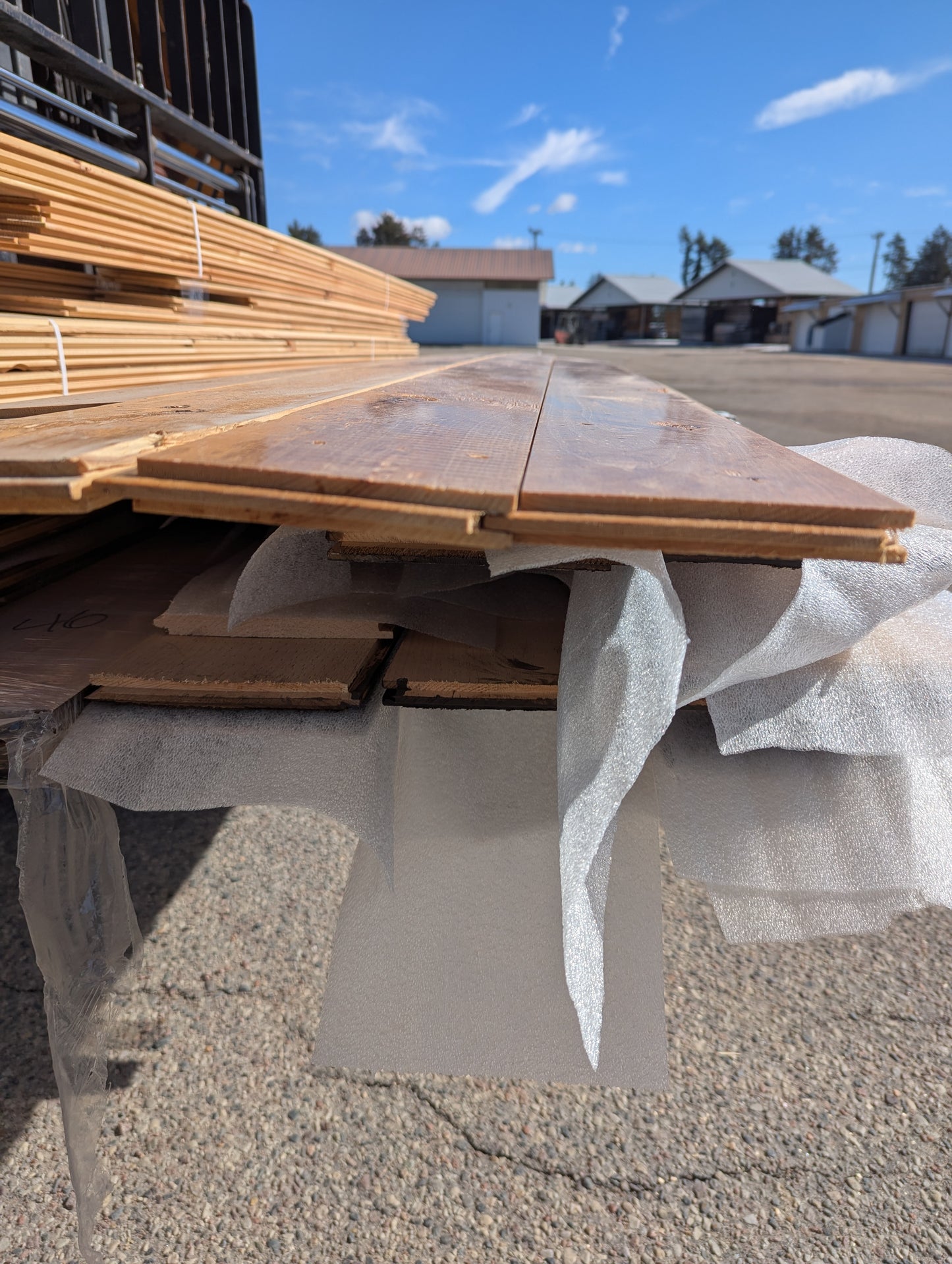 Clearance - Rustic 1in x 6in Pine - End-Matched - With Nail Holes - Pre-Finished "Caramel" - Random Lengths - Bundle