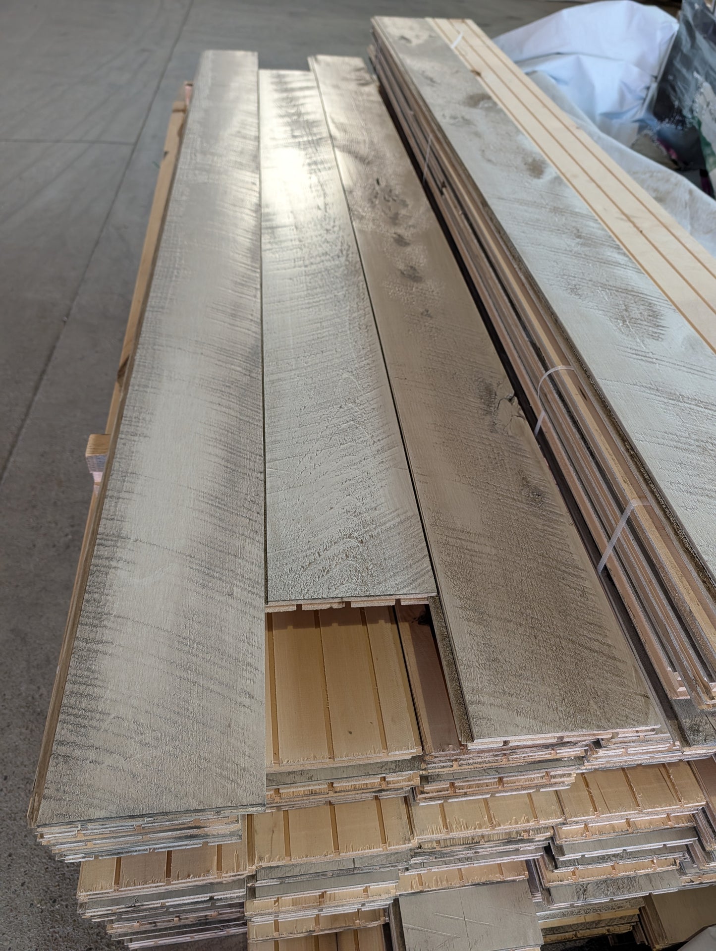 Clearance - 1" x 8" Circle Sawn Pre-Finished Tongue and Groove Siding - White/Brown